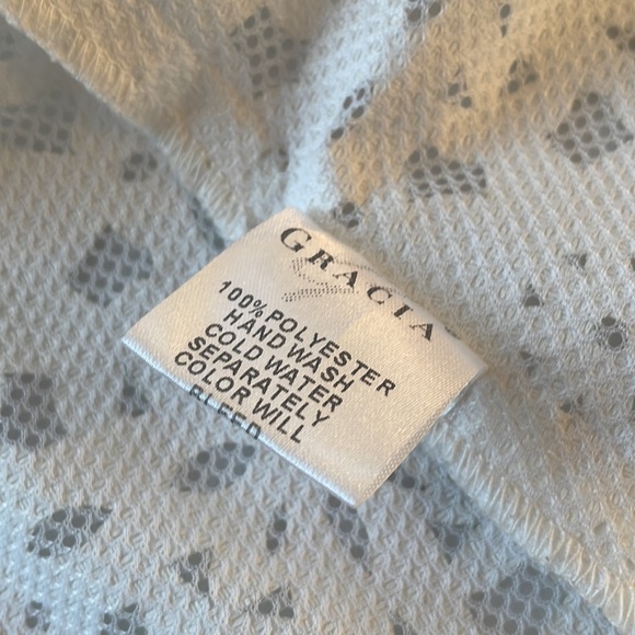 Gracia White Button Down Top with Geometric Design - Size Medium - Picture 9 of 12